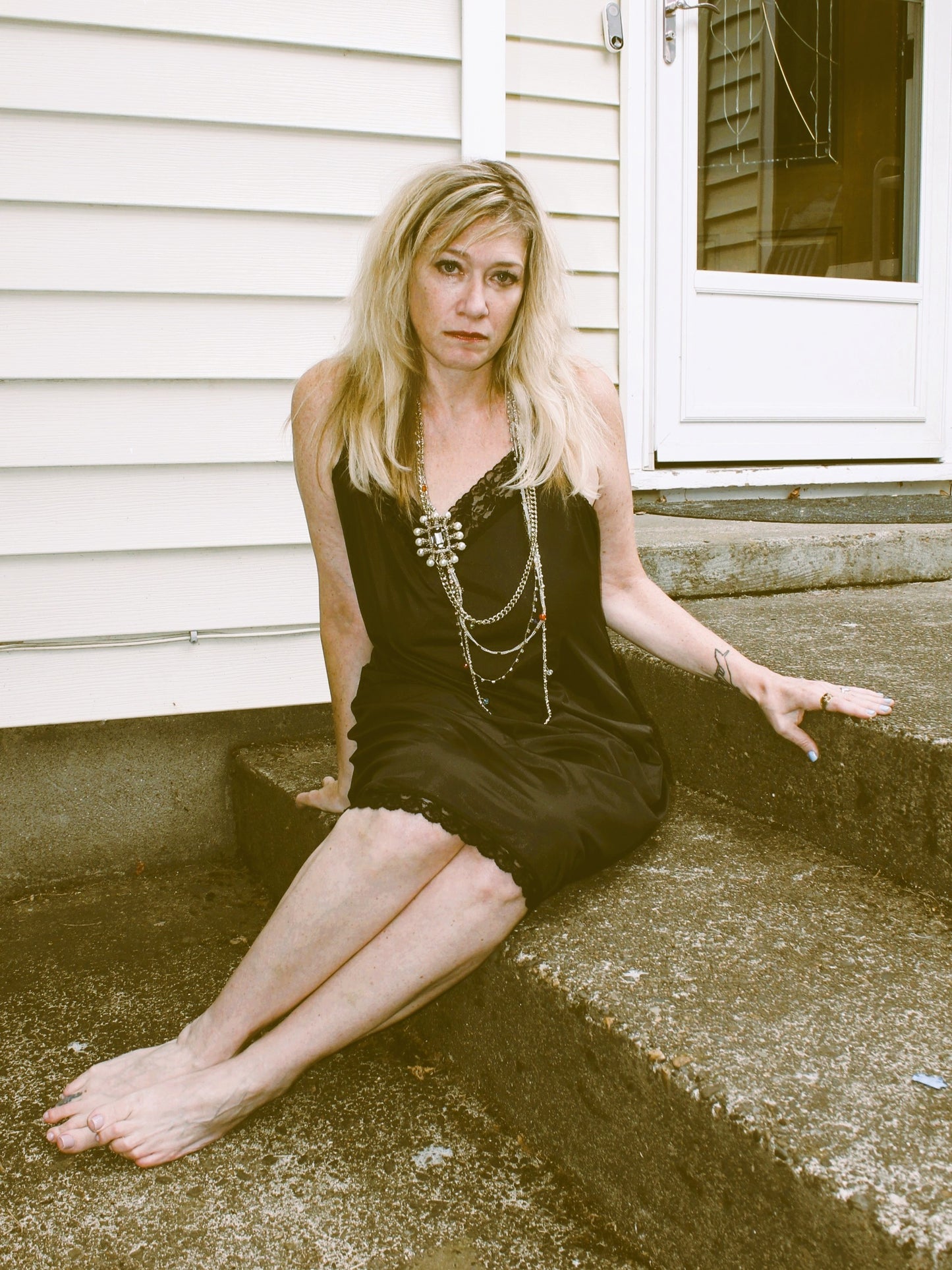 Ethereal Drapes: Exquisite Multi Strand Lariat Rope Necklace