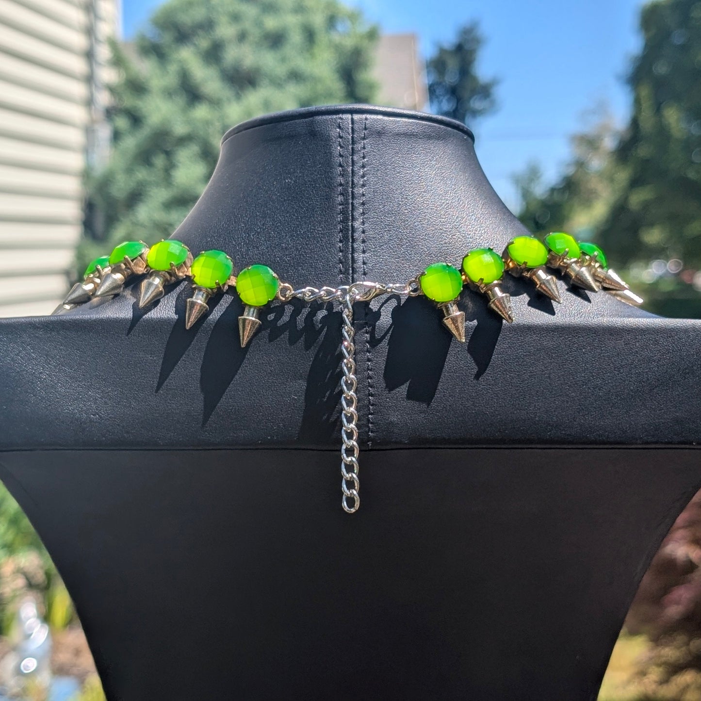 Verdant Viper: Fierce Green Statement Necklace