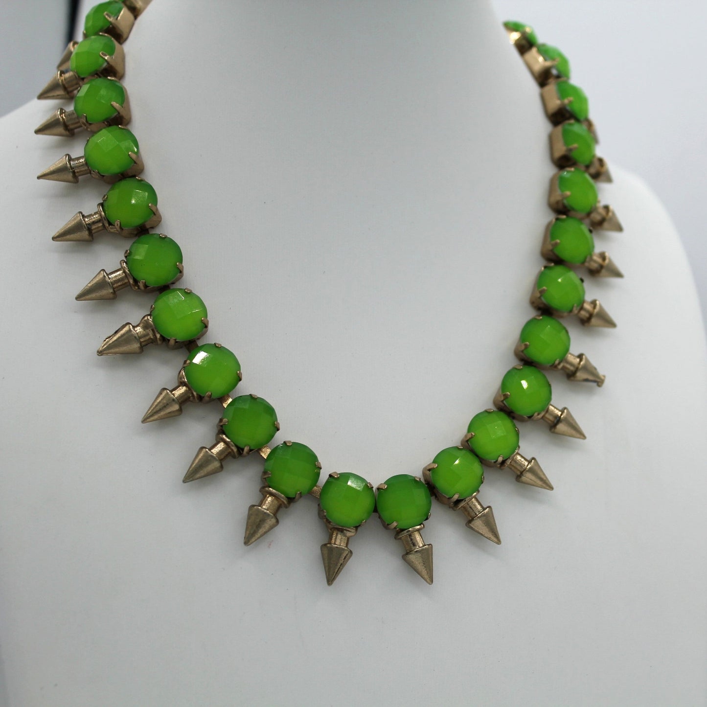 Verdant Viper: Fierce Green Statement Necklace