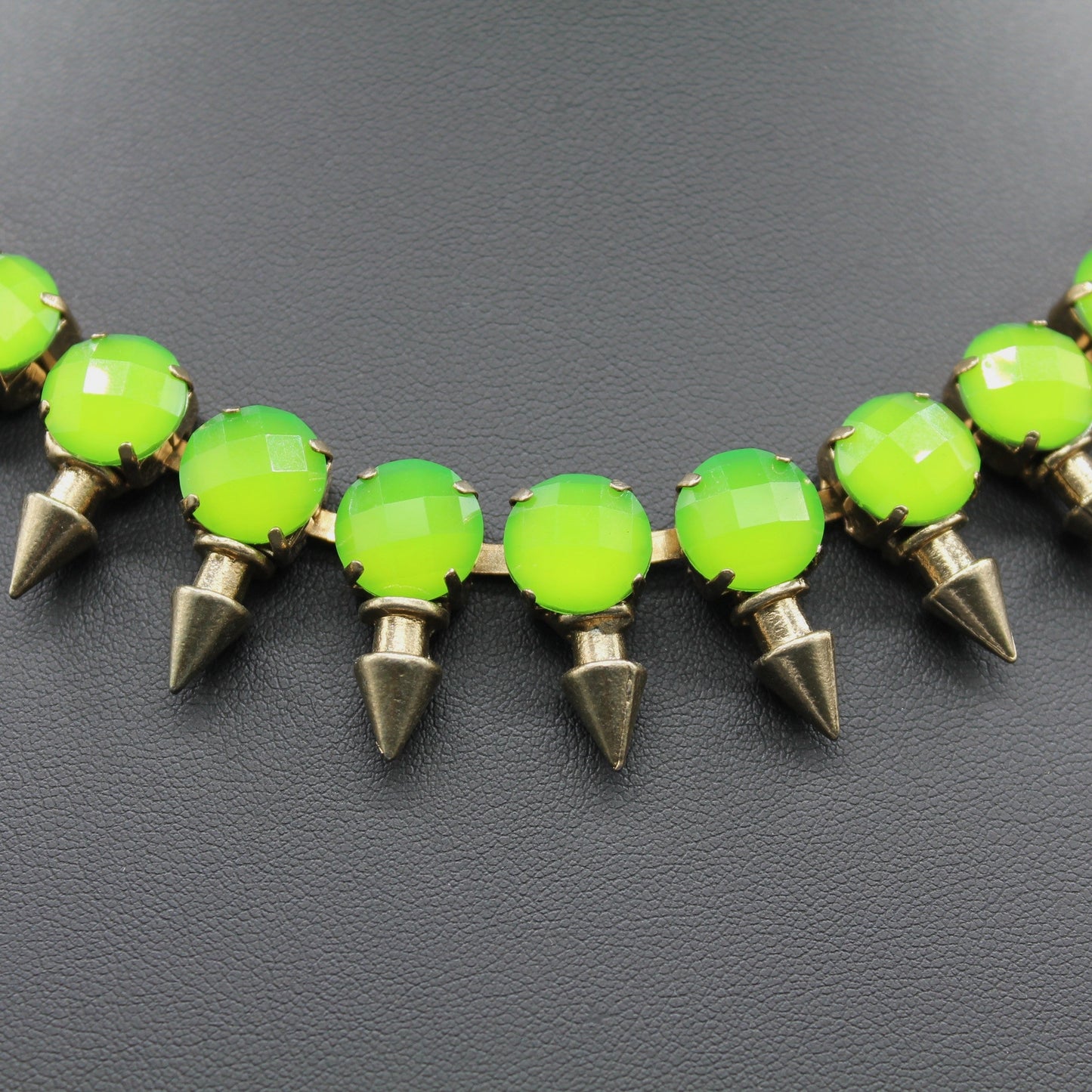 Verdant Viper: Fierce Green Statement Necklace